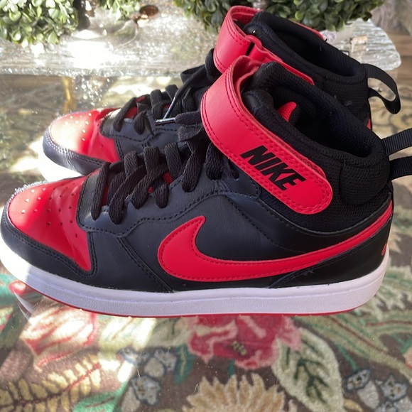 Nike Air Jordan Court Borough Mid 2 Basketball Shoes- Kids size 4 - Picture 4 of 8
